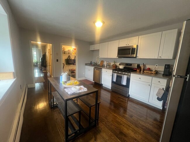 14 Cross St E Unit 2