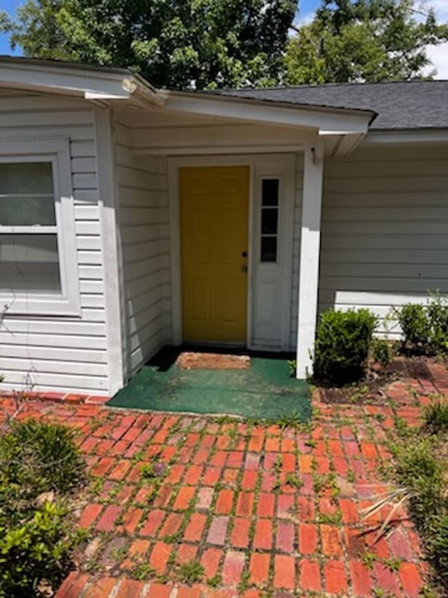 Photo - Classic 3/2 in Marianna w/ Lawn Maintenance & Pest Control Included