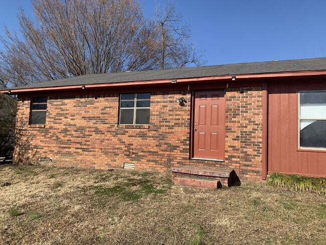 3704 Holland Dr