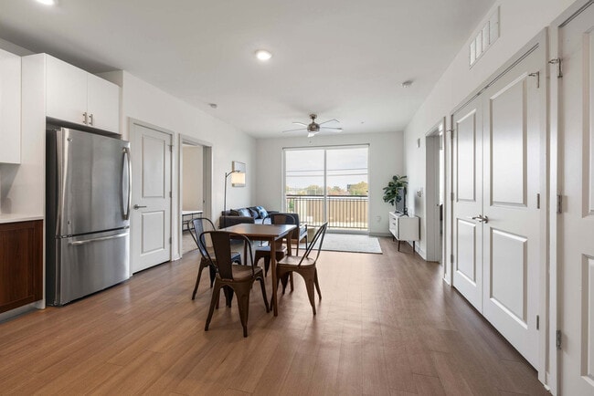 Photo - 633 E Main St Unit ID1031624P