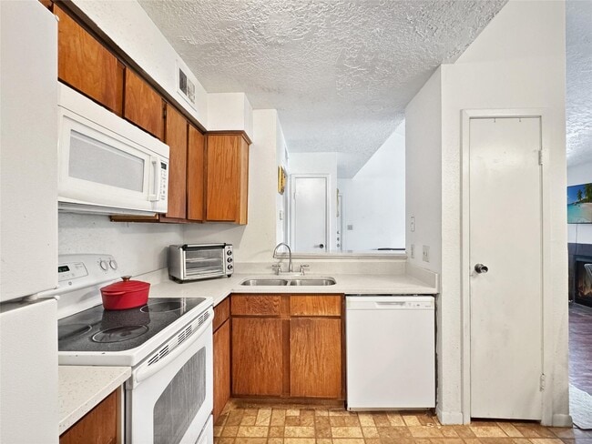 Photo - 2021 Spenwick Dr Unidad 227