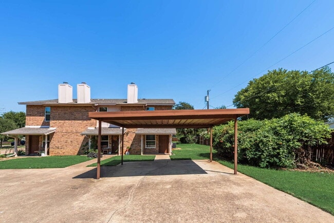 Photo - Completely Remodeled Triplex Unit 2 bed 1.... Unit C