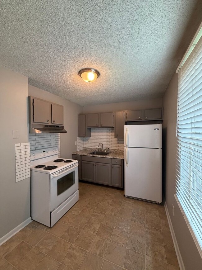 Photo - 212 Jay Dr Unit A