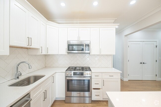Building Photo - 41 Fairbanks St Unit 1 Rental