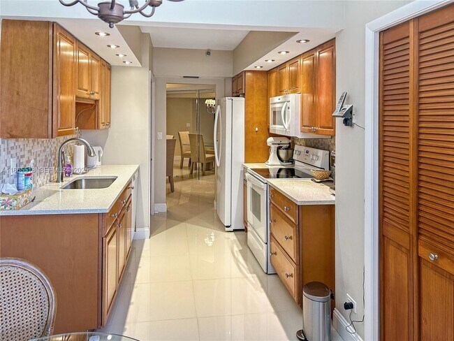 Building Photo - 7300 Radice Ct Unit 707