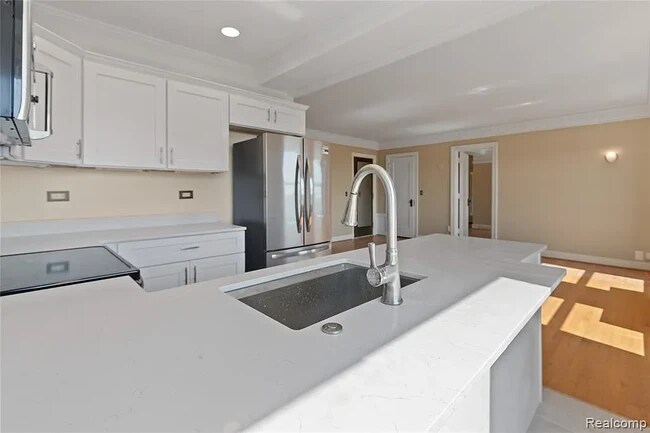 Photo - 15 E Kirby St Unit 229