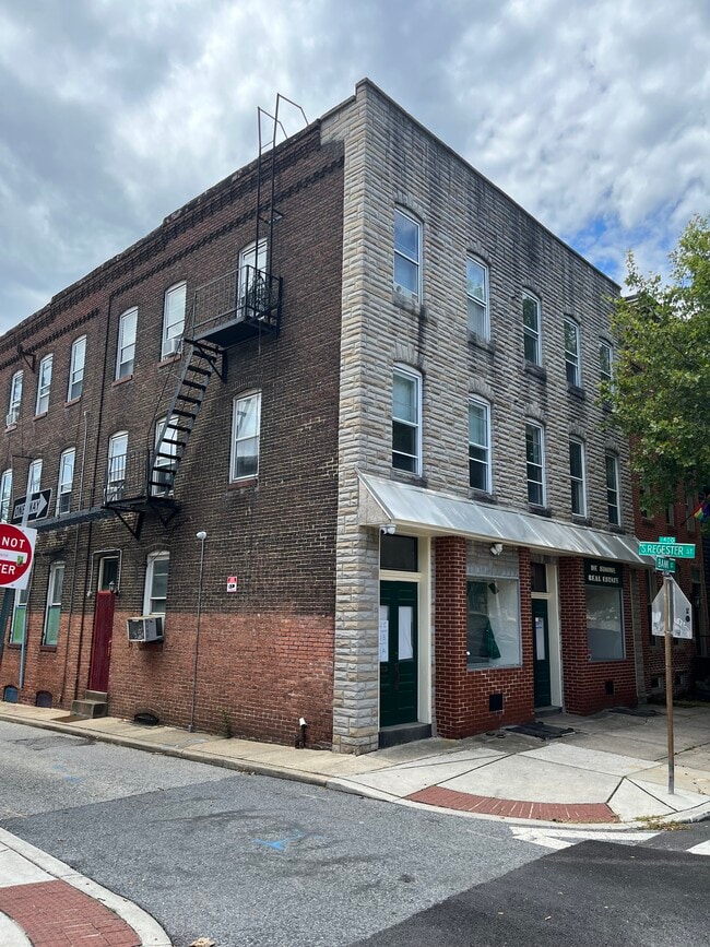 Photo - 1721 Bank St