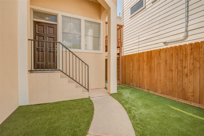 Photo - 5417 Lillian St