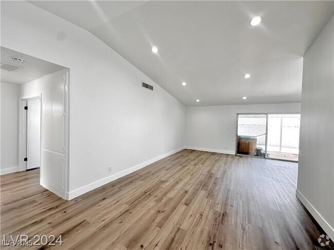 Building Photo - 401 Holcomb Rental