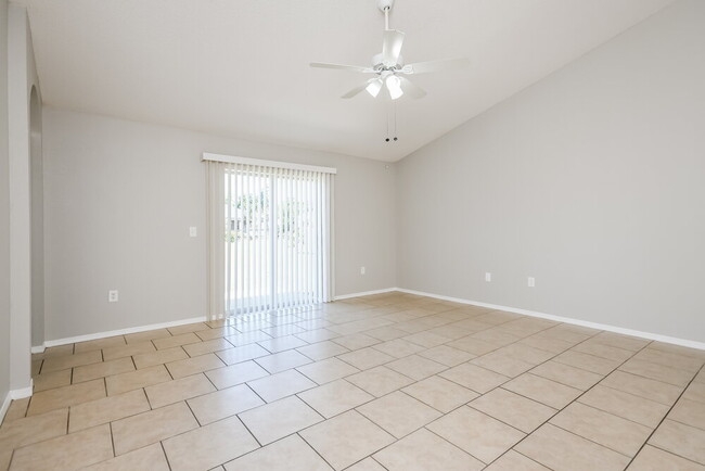 Photo - 5004 Quercus Loop