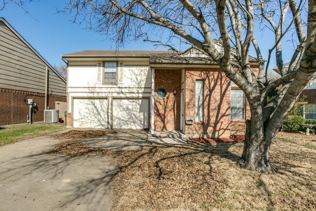 Building Photo - 719 Nightingale Cir