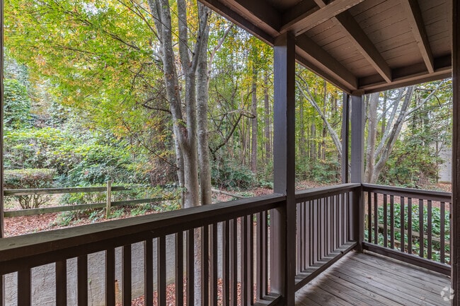 2BR, 2BA - 1,005SF - Balcony