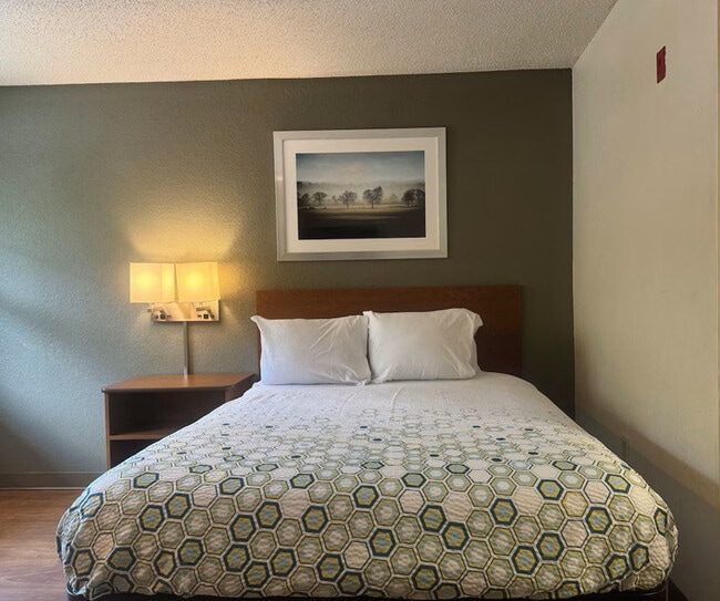 Building Photo - Siegel Select Cincinnati/Sharonville