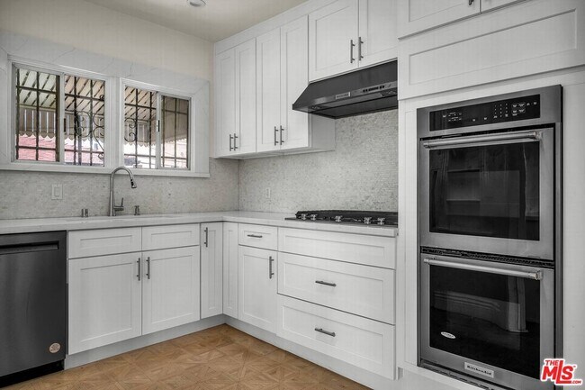 Photo - 157 S Elm Dr