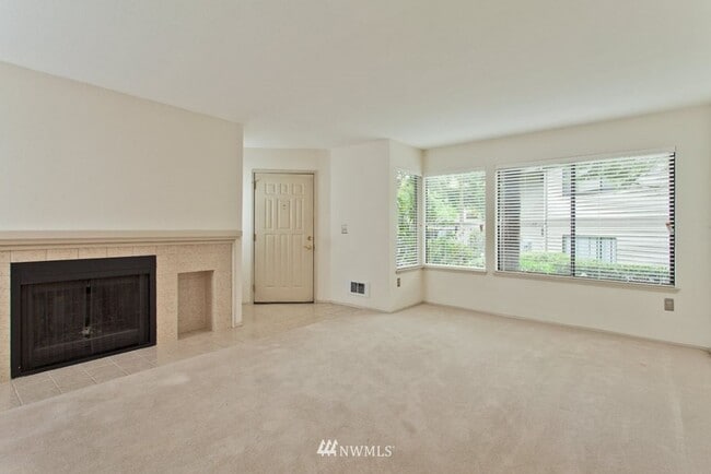 Photo - LOCATION, LOCATION, LOCATION wonderful 2 bedroom in the Carlyle.
