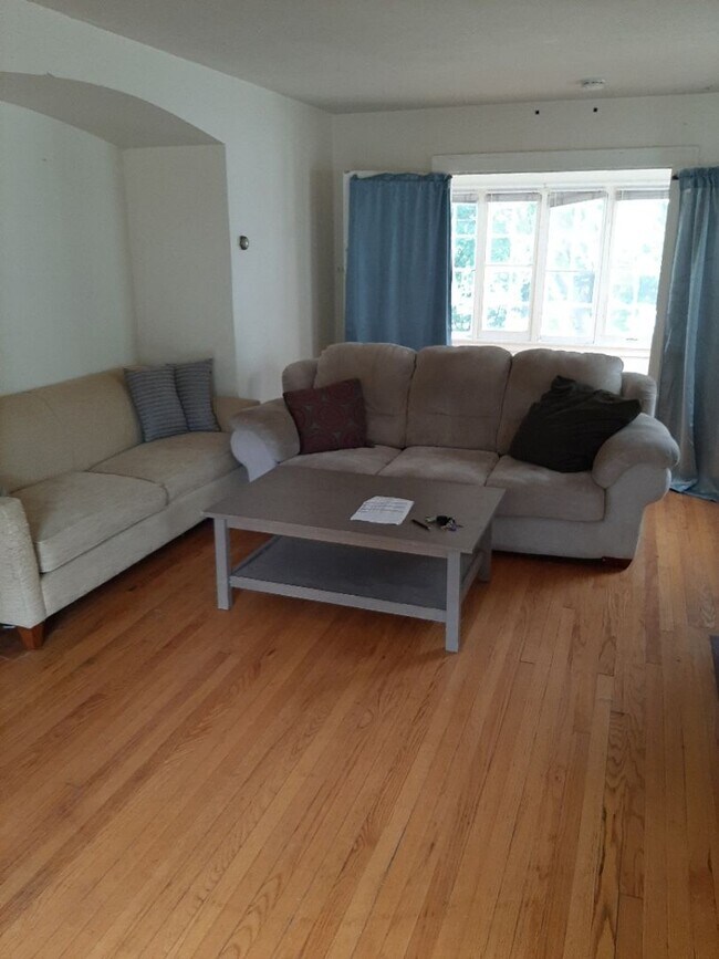 Photo - 143 Lathrop St