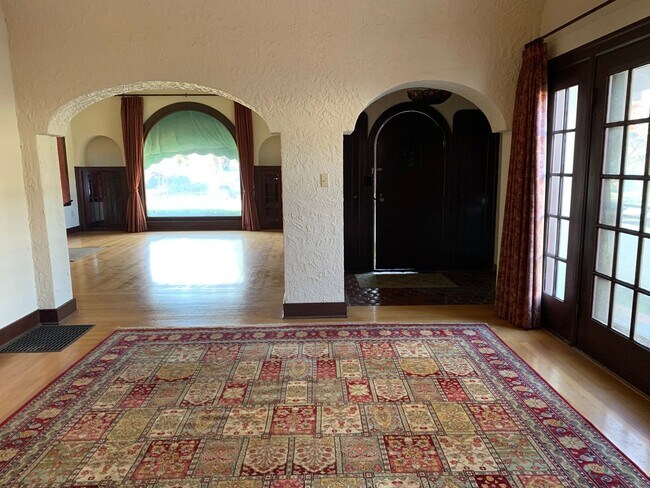 Photo - 3 Bedroom, hardwood floors, garage, A/C, Solar