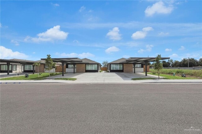 Building Photo - 1620 El Camino Dr Unit 1 Rental