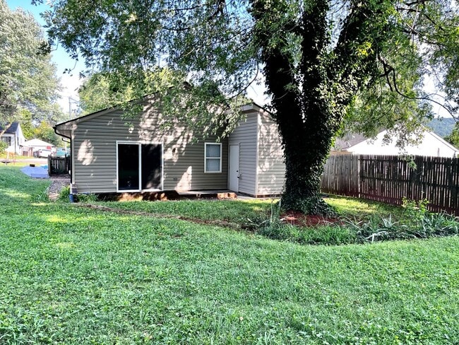Photo - 2213 Hanover St