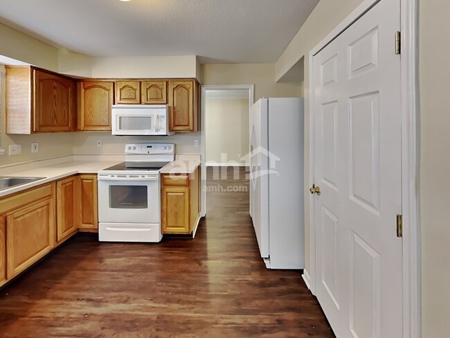 Photo - 900 Suntree Dr