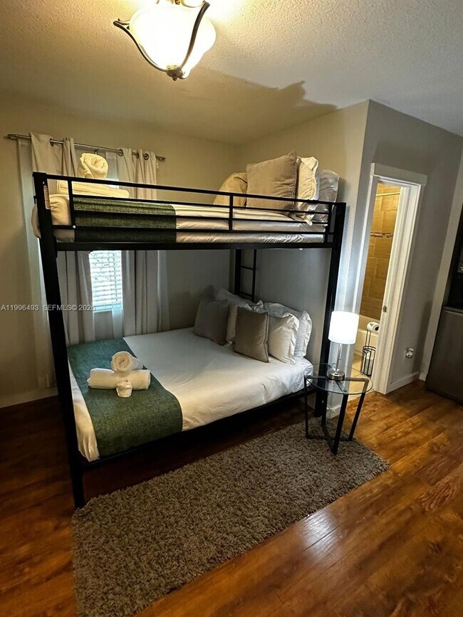 Photo - 1448 Dewey St