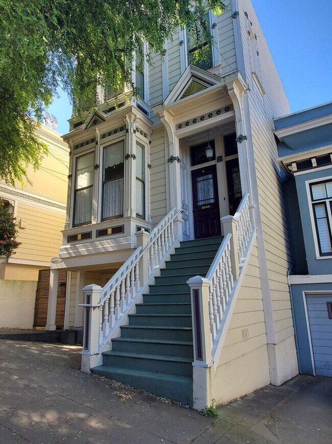 Photo - Noe Valley Beautifully Updated Top Floor Two Bedroom w. Chef's Kitchen and Laundry