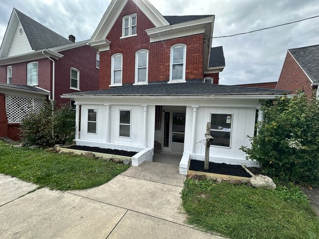 Photo - 304 Poplar St