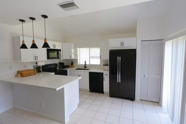 Photo - 702 Commodore Dr