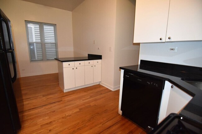 Photo - 3803 N Broadway Unit 3807-2