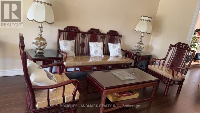 Photo - 37 Allangrove Crescent