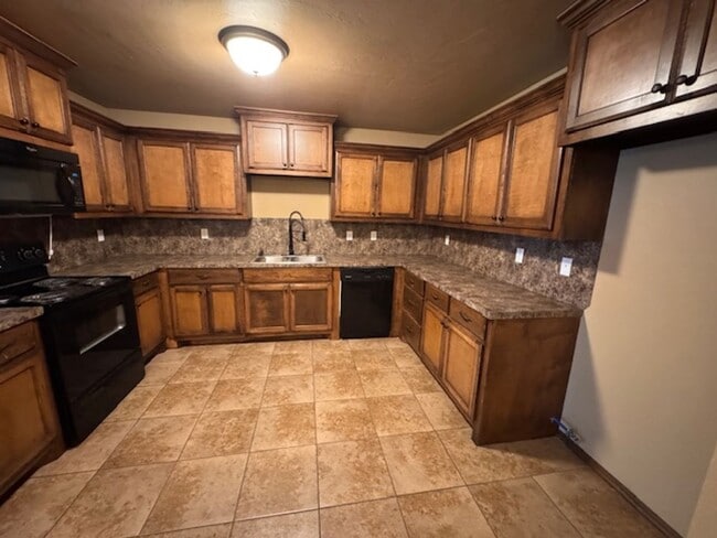 Photo - 3 bed 2 bath duplex in Chickasha