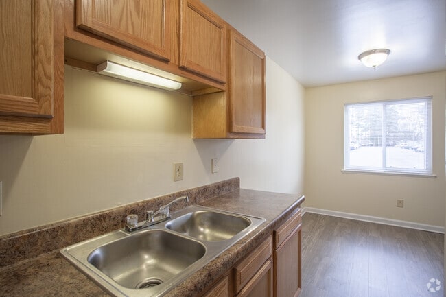 2BR,1BA,-732 SF
