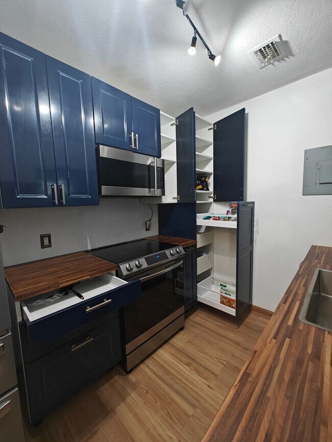 Photo - 76 NE 170th St