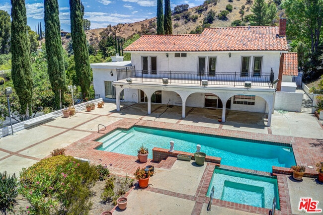 Building Photo - 4041 Alonzo Ave