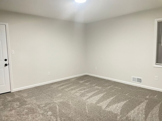 Photo - 861 Graham Rd Unidad 861-B