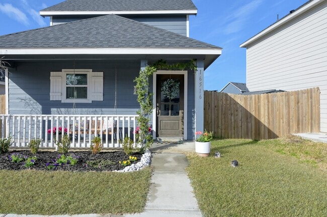Building Photo - 16516 Jasmine Marie Pl