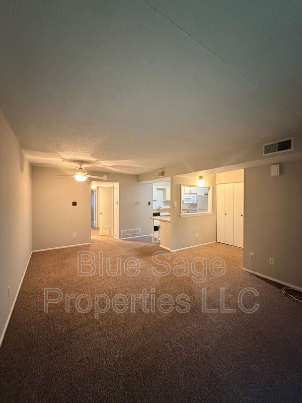 Photo - 768 Putnam Blvd
