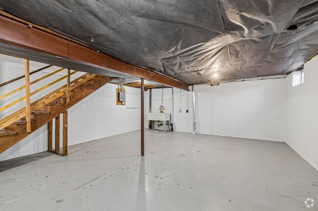2BR, 1BA - 839SF - Basement