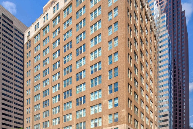 The Lofts At 1835 Arch