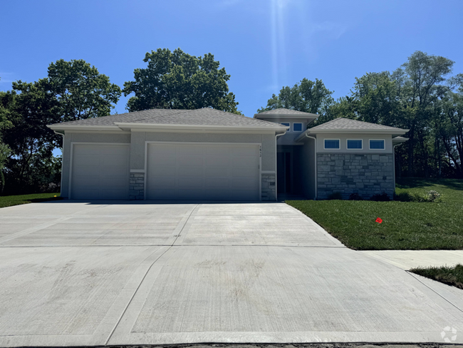 Building Photo - 1613 SW Hedgewood Ln Rental