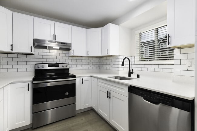 Building Photo - Westhampton Rental