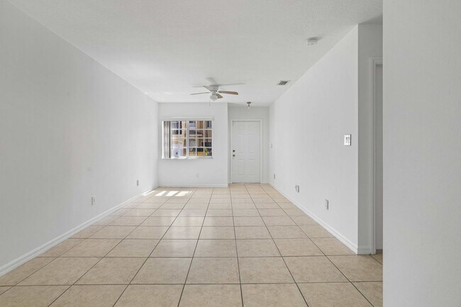 Photo - 330 SW 2nd Ave Unit 3