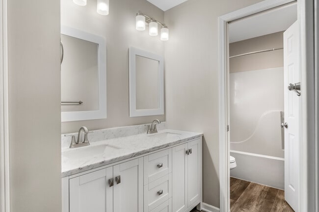 Photo - 194 Clyde Ave