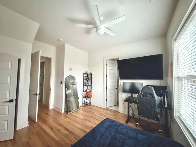 Photo - 411 McAdoo Ave