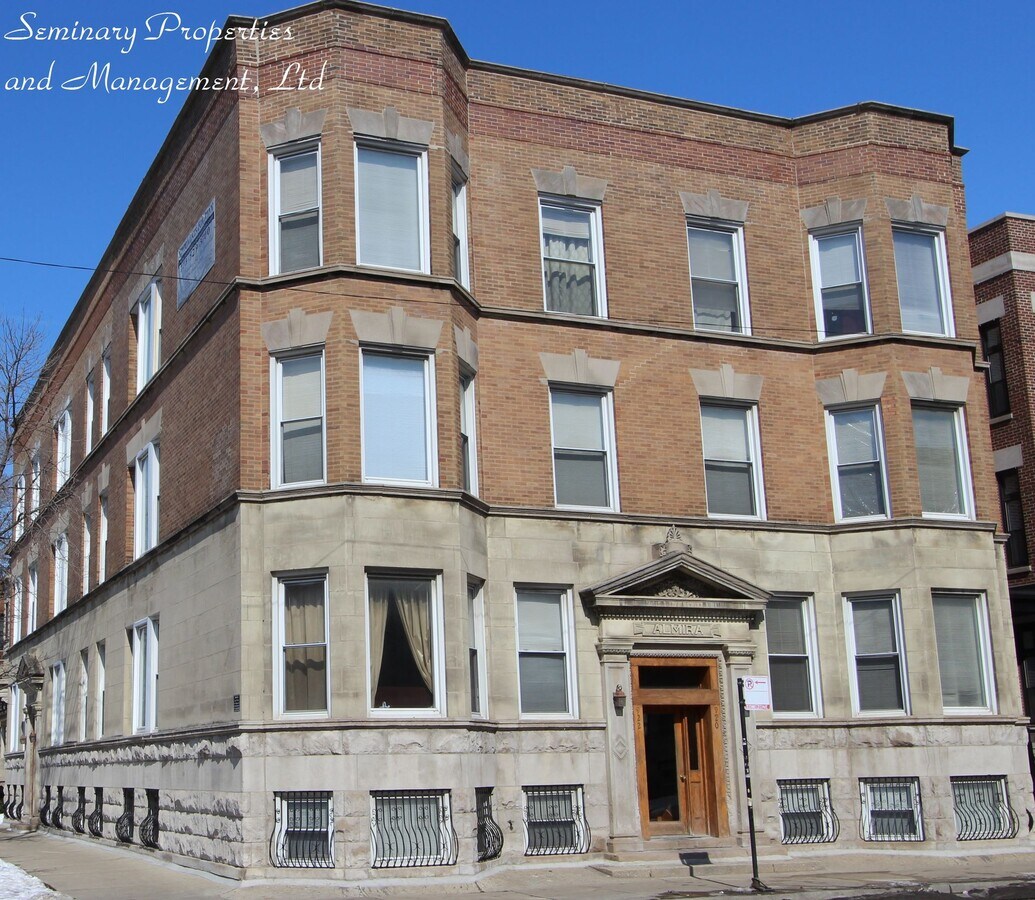 Photo - 920-22 W Addison