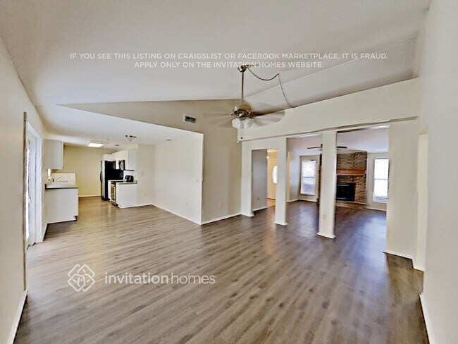 Photo - 1821 W Clinton Dr