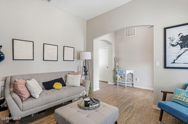 Photo - 261 Penbridge Pl