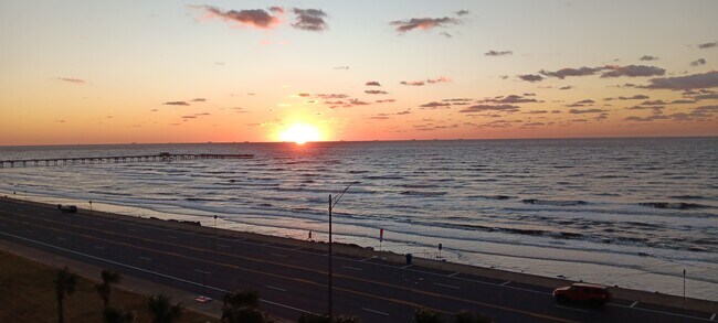 Photo - 9420 Seawall Blvd Unidad 604 Rental