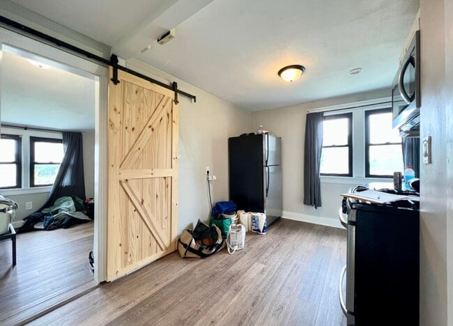 Photo - 437 S 73rd St