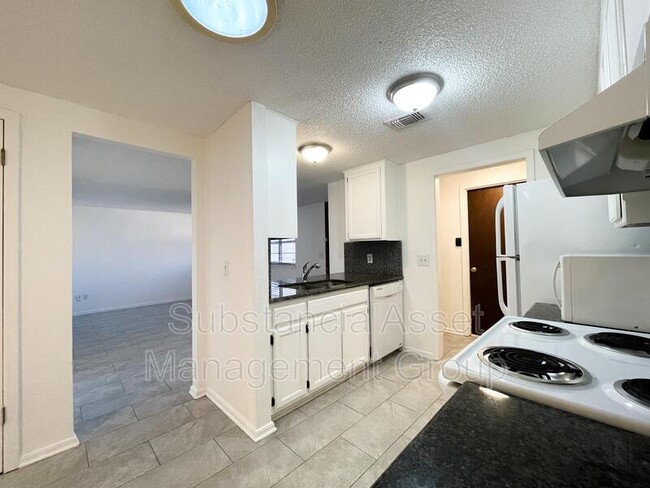 Photo - 1006 Swan Lake Ct